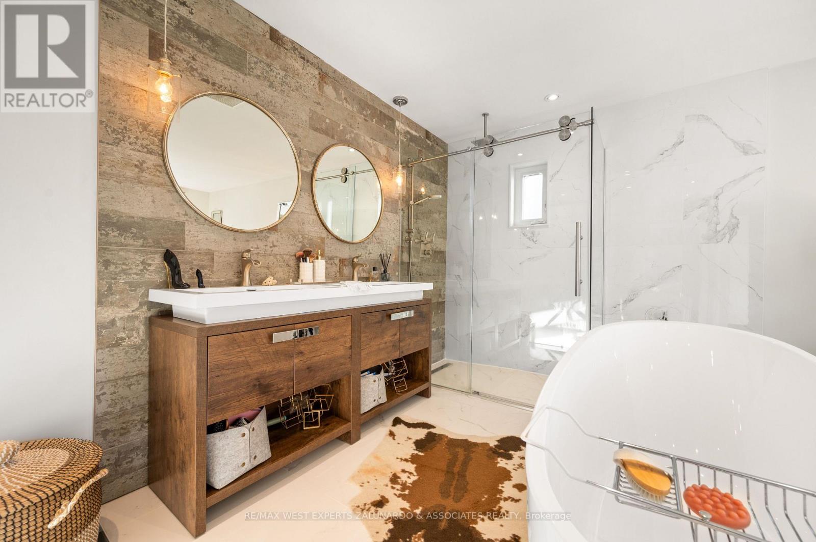 18 Smallwood Drive, Toronto, Ontario  M3M 1K8 - Photo 23 - W12819796