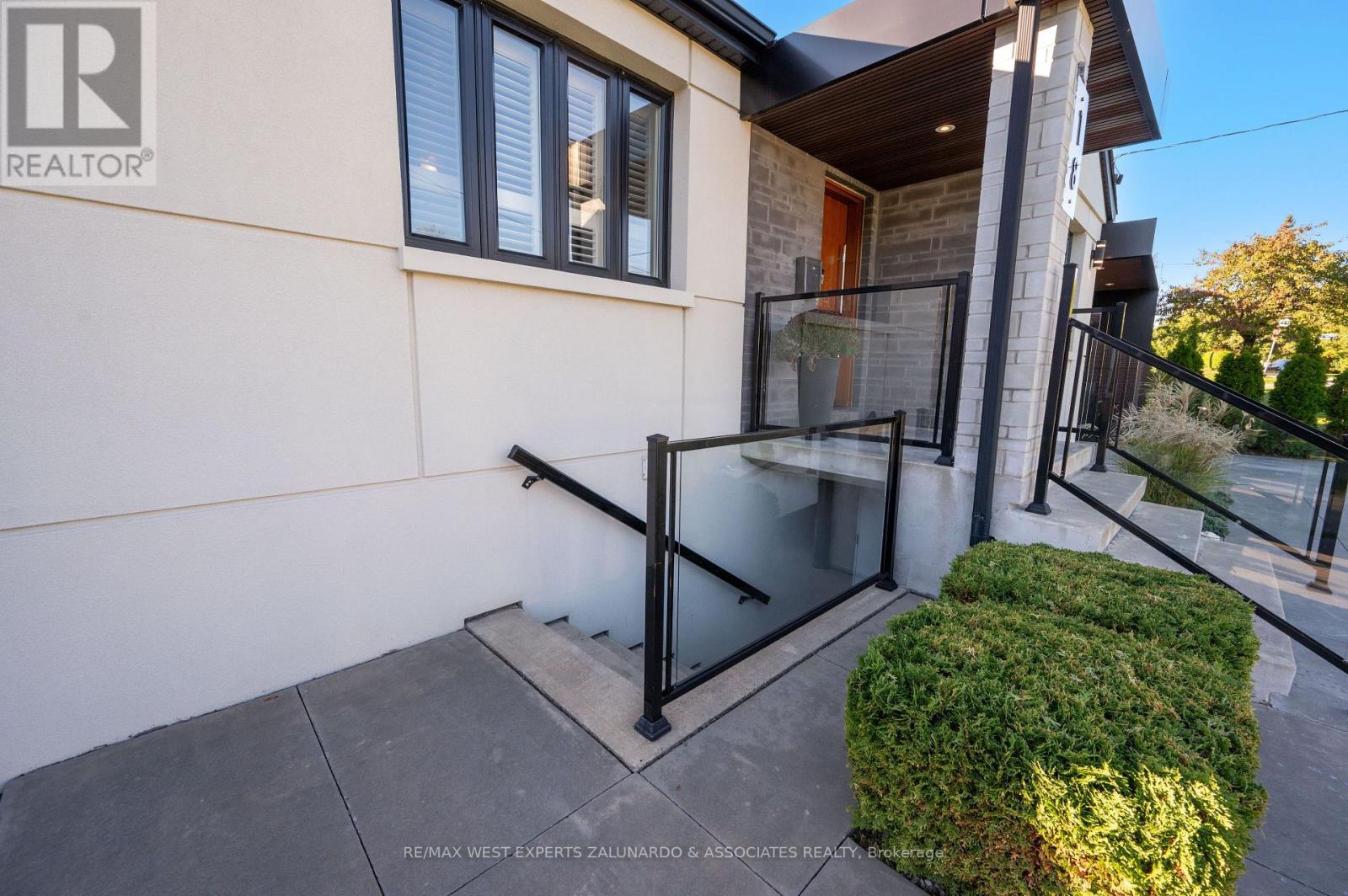 18 Smallwood Drive, Toronto, Ontario  M3M 1K8 - Photo 39 - W12819796