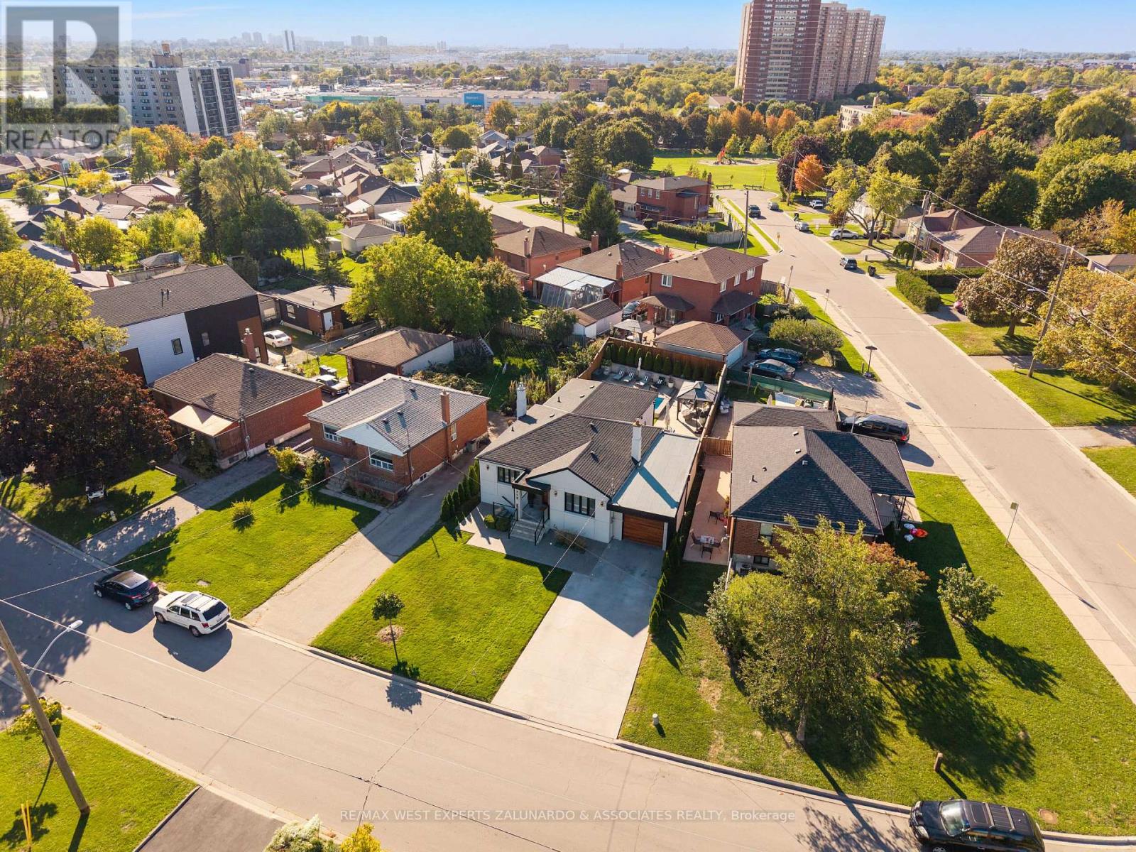 18 Smallwood Drive, Toronto, Ontario  M3M 1K8 - Photo 48 - W12819796