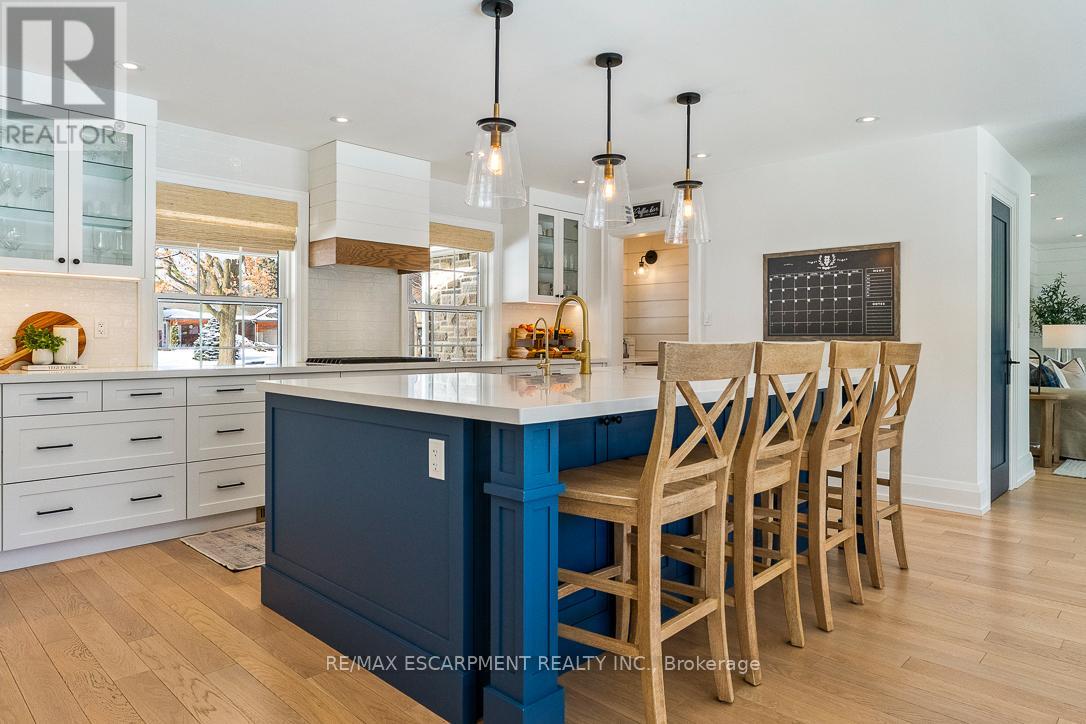 976 Cresthampton Lane, Mississauga, Ontario  L5H 2X1 - Photo 10 - W12819814