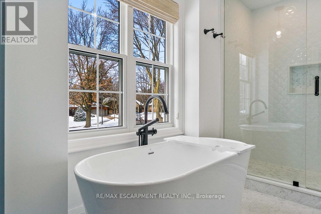 976 Cresthampton Lane, Mississauga, Ontario  L5H 2X1 - Photo 24 - W12819814