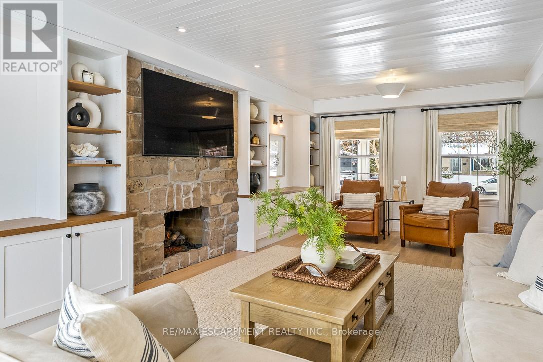 976 Cresthampton Lane, Mississauga, Ontario  L5H 2X1 - Photo 7 - W12819814