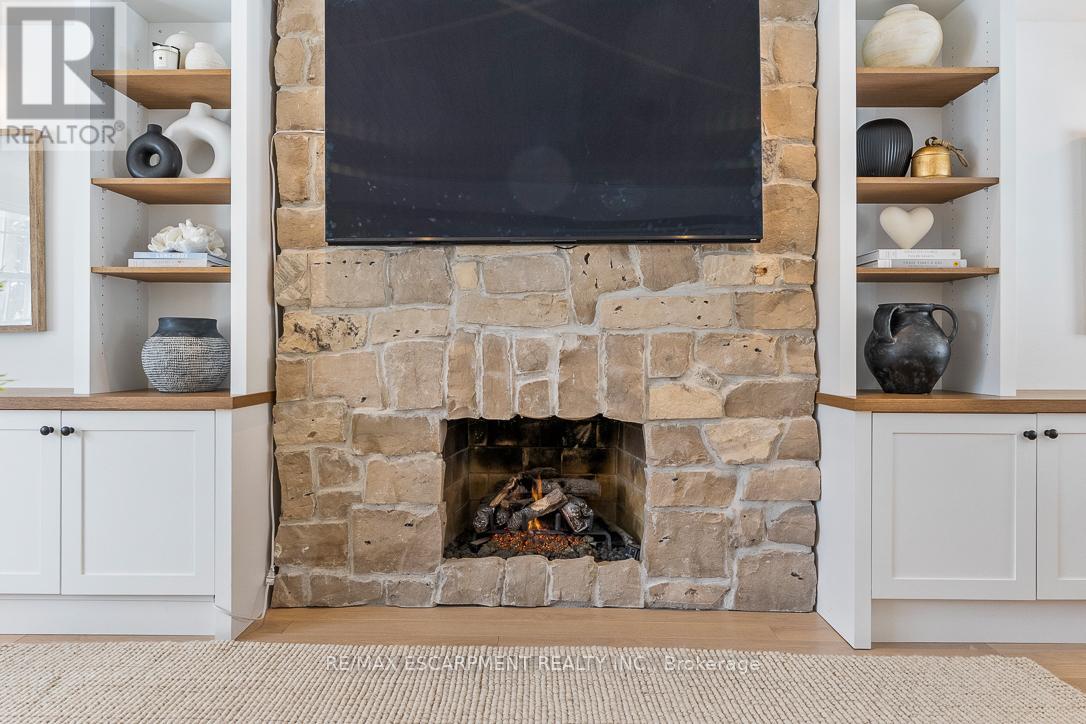 976 Cresthampton Lane, Mississauga, Ontario  L5H 2X1 - Photo 9 - W12819814