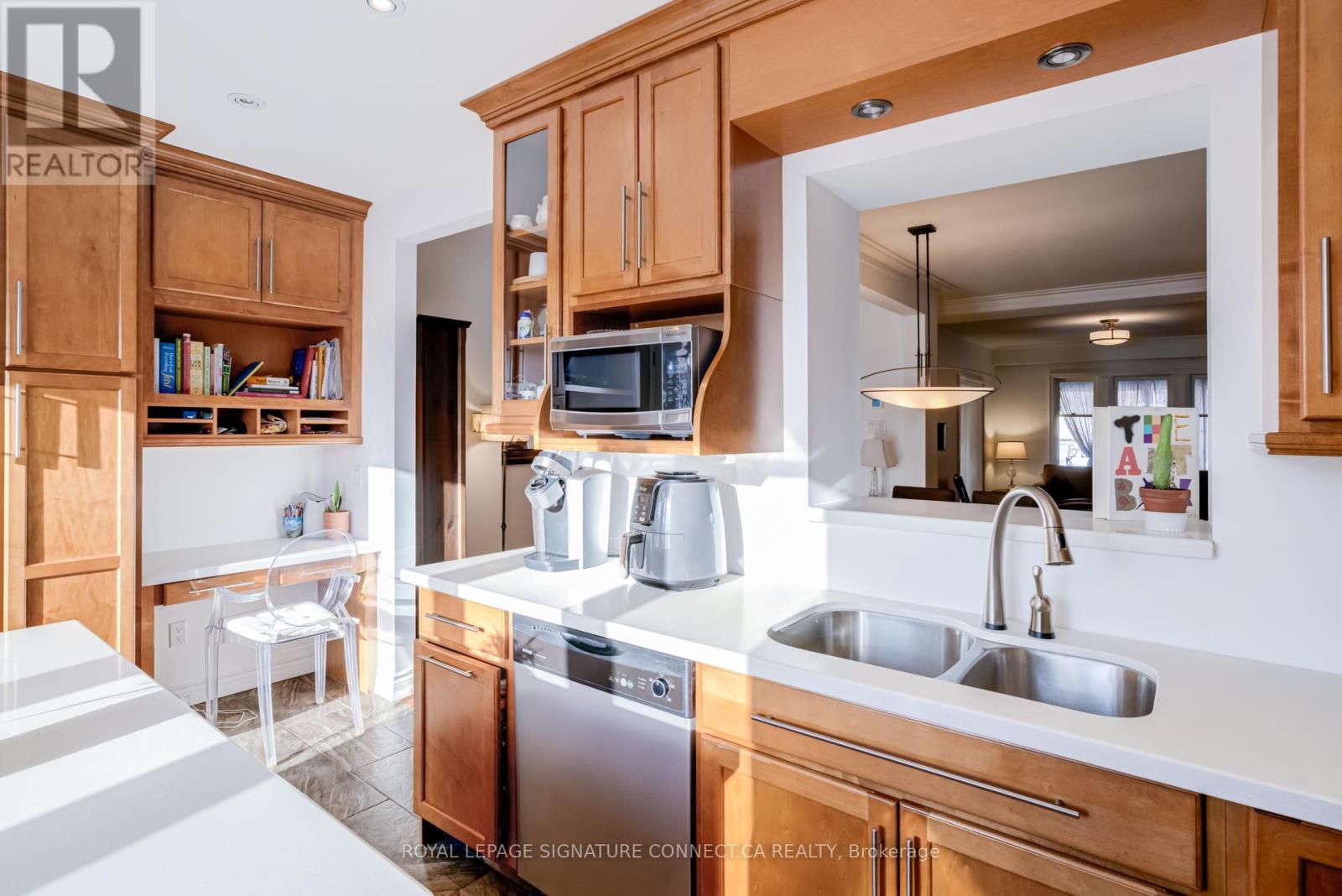 158 Mcroberts Avenue, Toronto, Ontario  M6E 4P5 - Photo 10 - W12819826