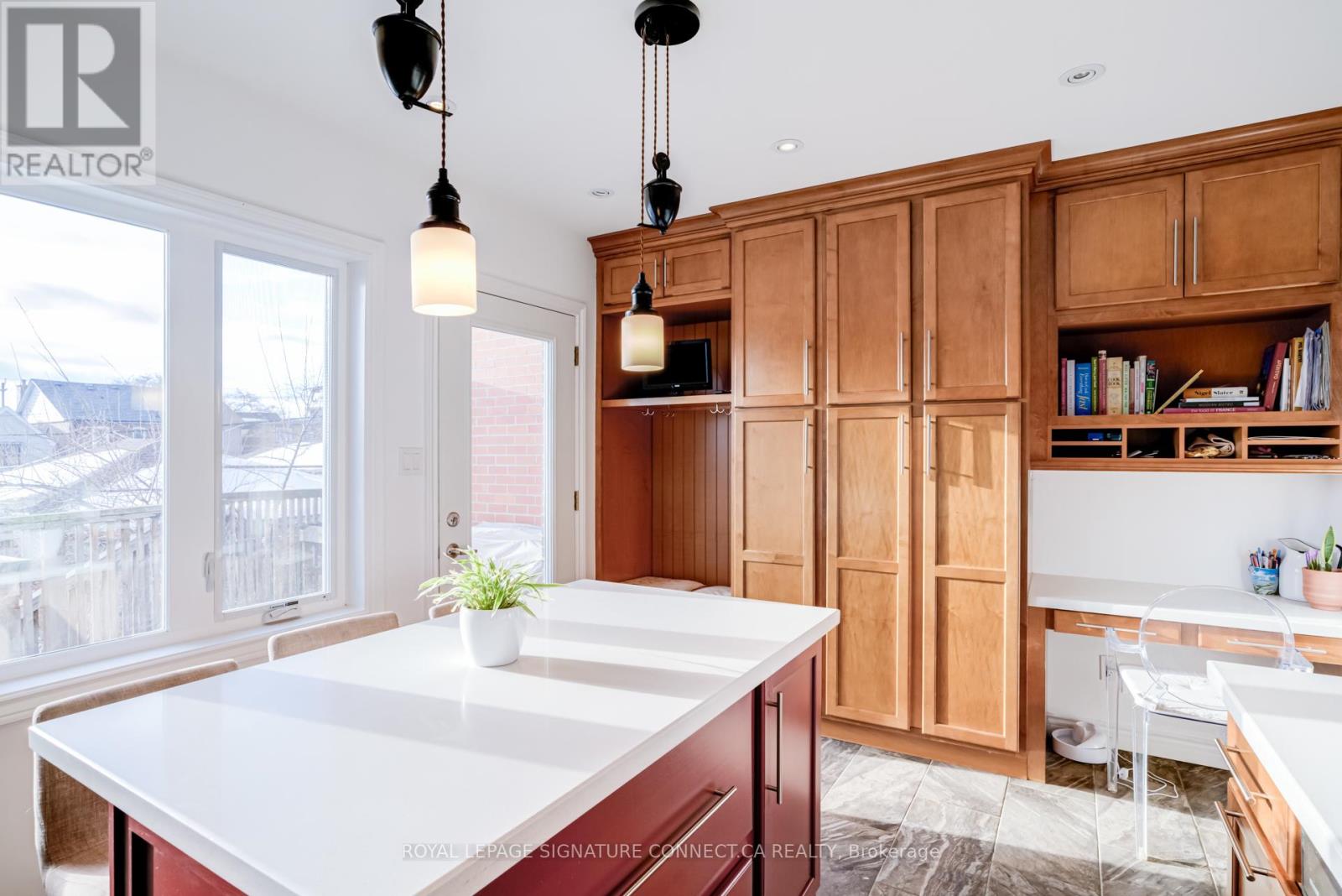 158 Mcroberts Avenue, Toronto, Ontario  M6E 4P5 - Photo 12 - W12819826