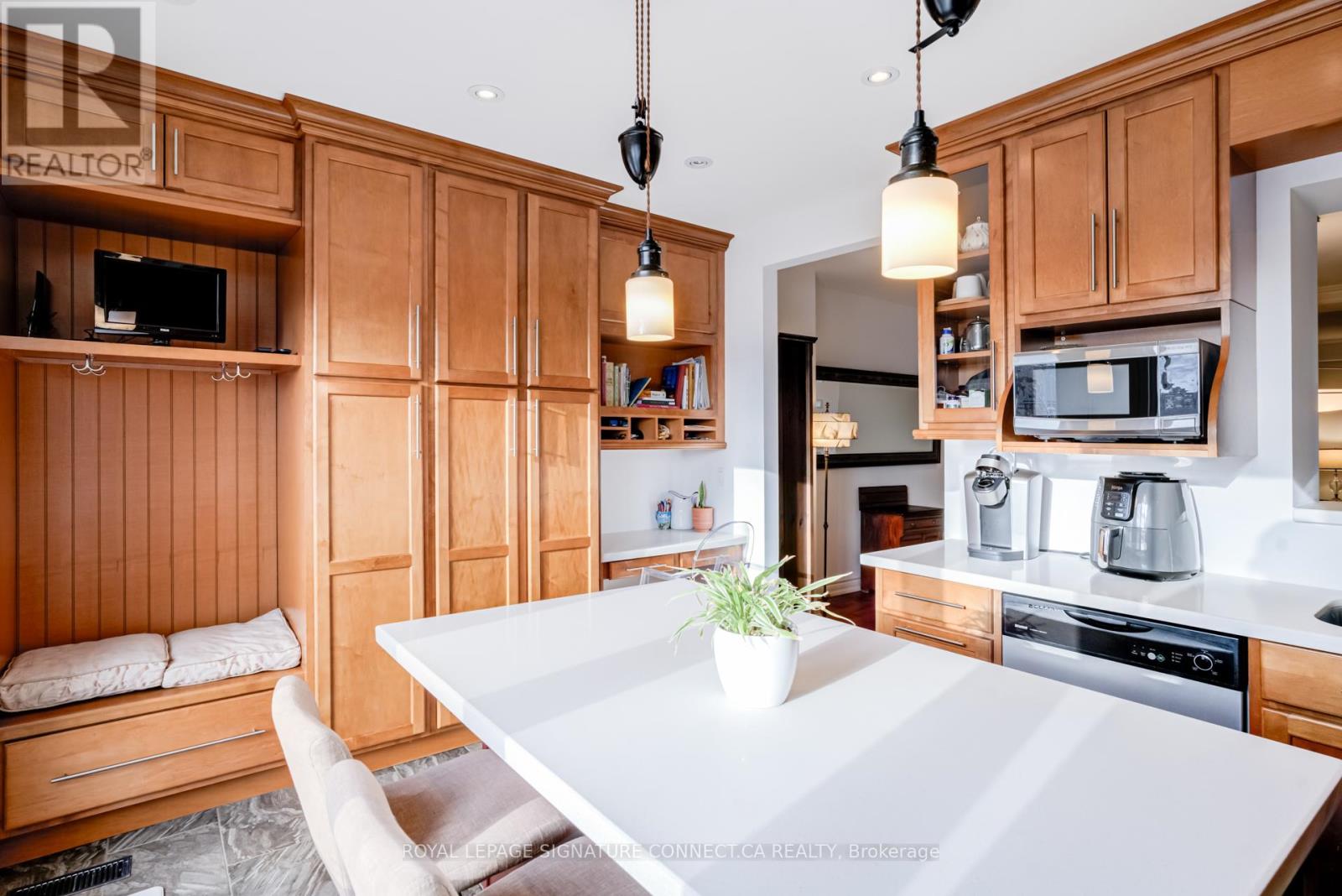 158 Mcroberts Avenue, Toronto, Ontario  M6E 4P5 - Photo 14 - W12819826