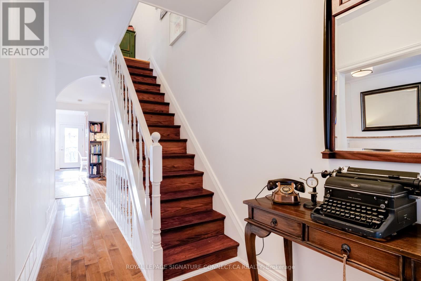 158 Mcroberts Avenue, Toronto, Ontario  M6E 4P5 - Photo 15 - W12819826