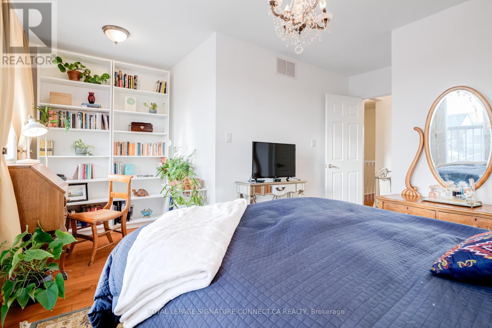 158 Mcroberts Avenue, Toronto, Ontario  M6E 4P5 - Photo 18 - W12819826