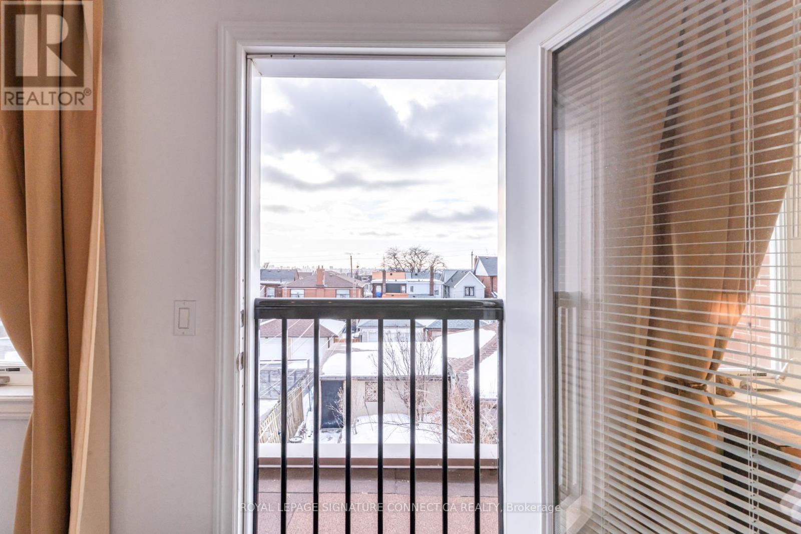 158 Mcroberts Avenue, Toronto, Ontario  M6E 4P5 - Photo 19 - W12819826