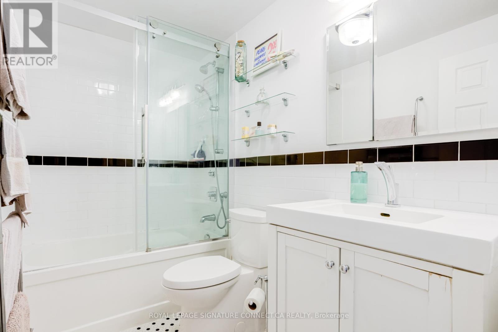 158 Mcroberts Avenue, Toronto, Ontario  M6E 4P5 - Photo 26 - W12819826