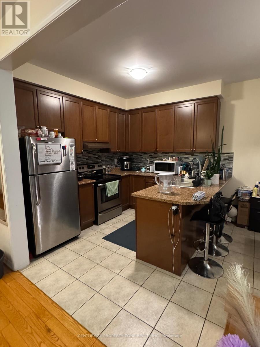 172 Vanhorne Close, Brampton, Ontario  L7A 0Y2 - Photo 5 - W12819828