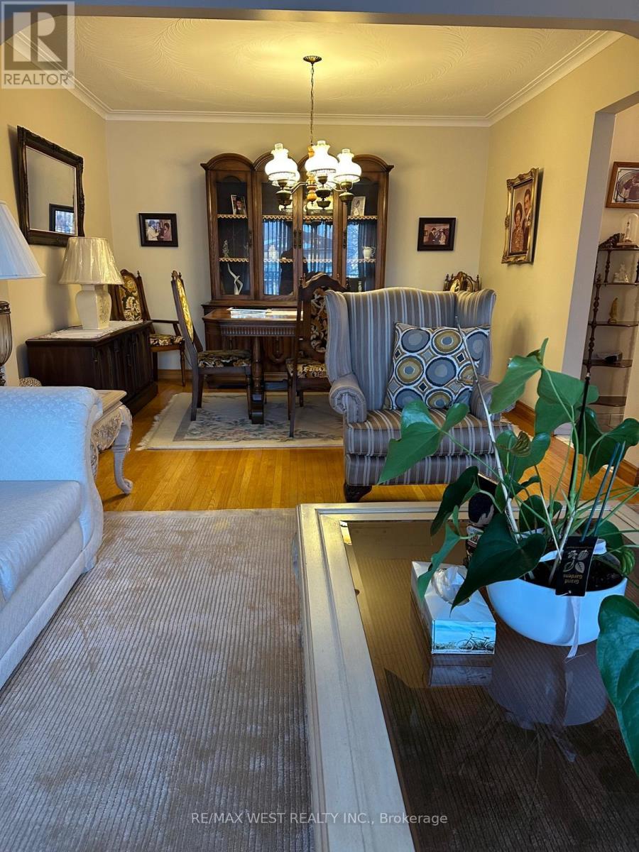 74 Elana Drive, Toronto, Ontario  M3N 2C2 - Photo 11 - W12819842