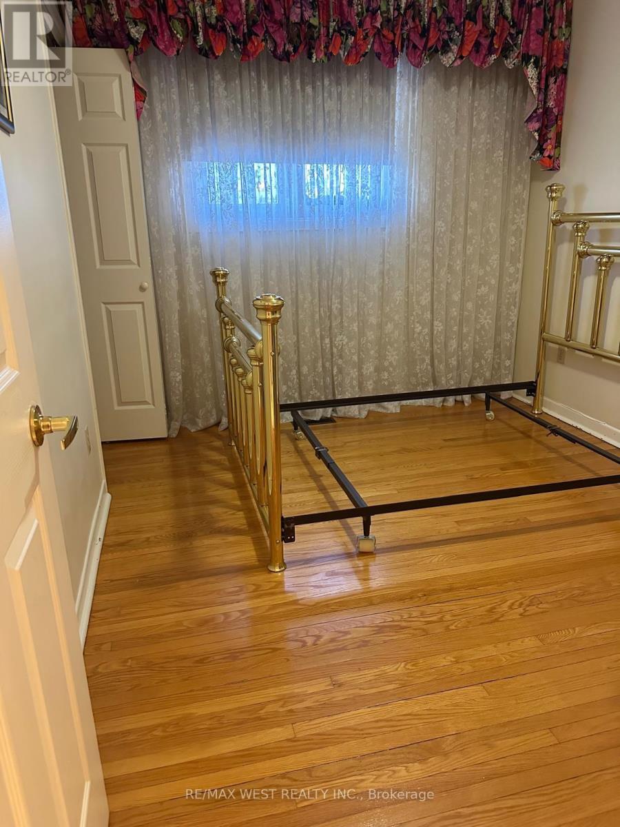 74 Elana Drive, Toronto, Ontario  M3N 2C2 - Photo 17 - W12819842