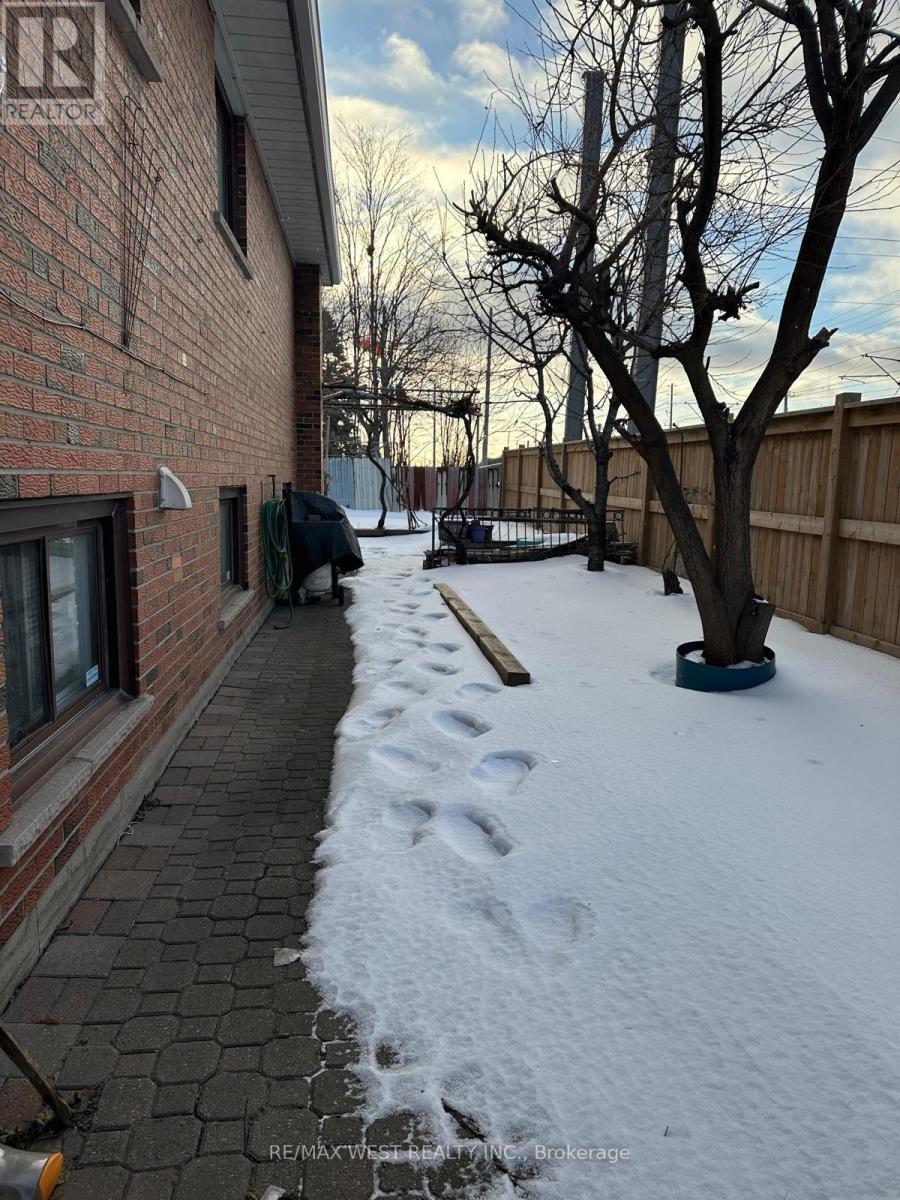 74 Elana Drive, Toronto, Ontario  M3N 2C2 - Photo 2 - W12819842