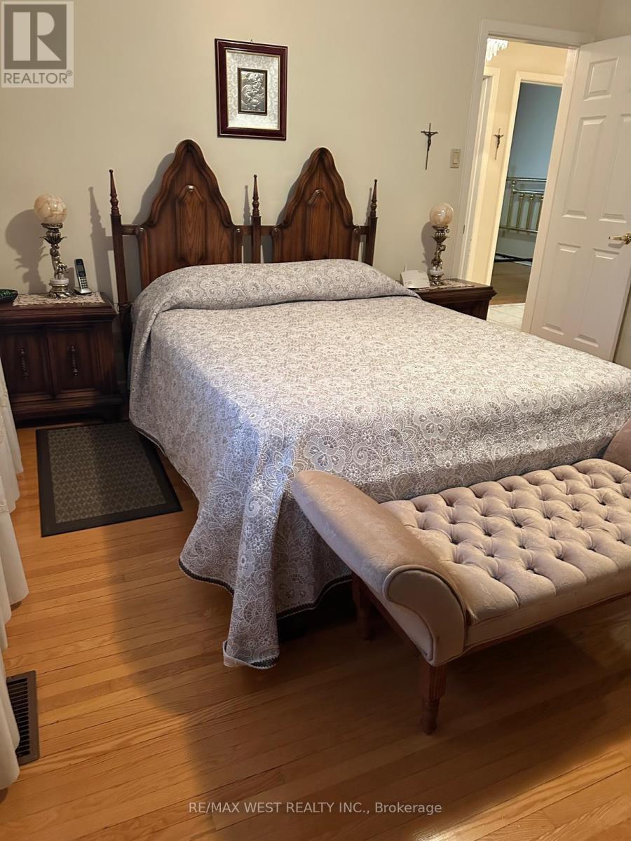 74 Elana Drive, Toronto, Ontario  M3N 2C2 - Photo 20 - W12819842