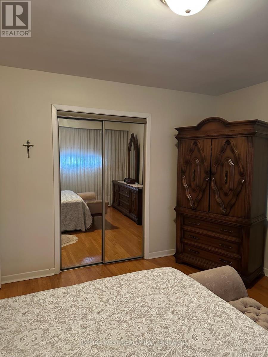 74 Elana Drive, Toronto, Ontario  M3N 2C2 - Photo 21 - W12819842