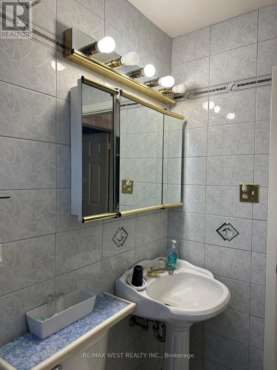 74 Elana Drive, Toronto, Ontario  M3N 2C2 - Photo 23 - W12819842