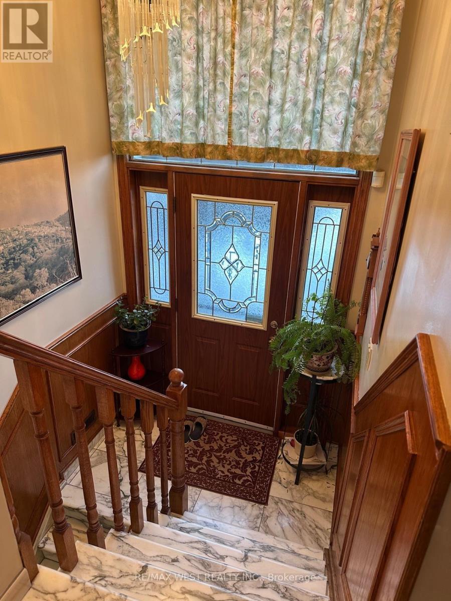 74 Elana Drive, Toronto, Ontario  M3N 2C2 - Photo 7 - W12819842