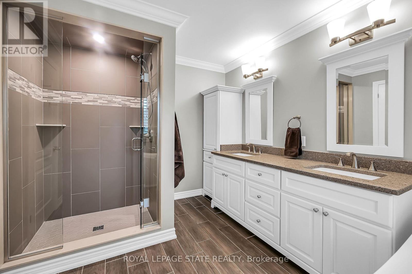 2371 Pathfinder Drive, Burlington, Ontario  L7L 6N8 - Photo 24 - W12819848