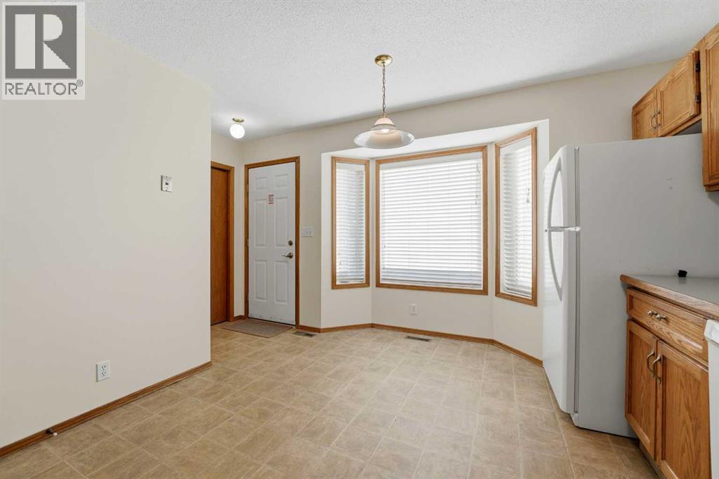 2 Davis Close, Red Deer, Alberta  T4R 2L4 - Photo 7 - A2279291