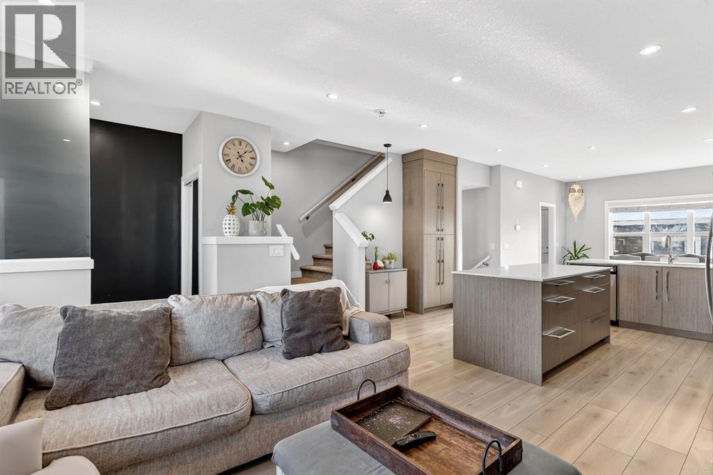 472 West Lakeview Drive, Chestermere, Alberta  T1X 2A4 - Photo 5 - A2281929