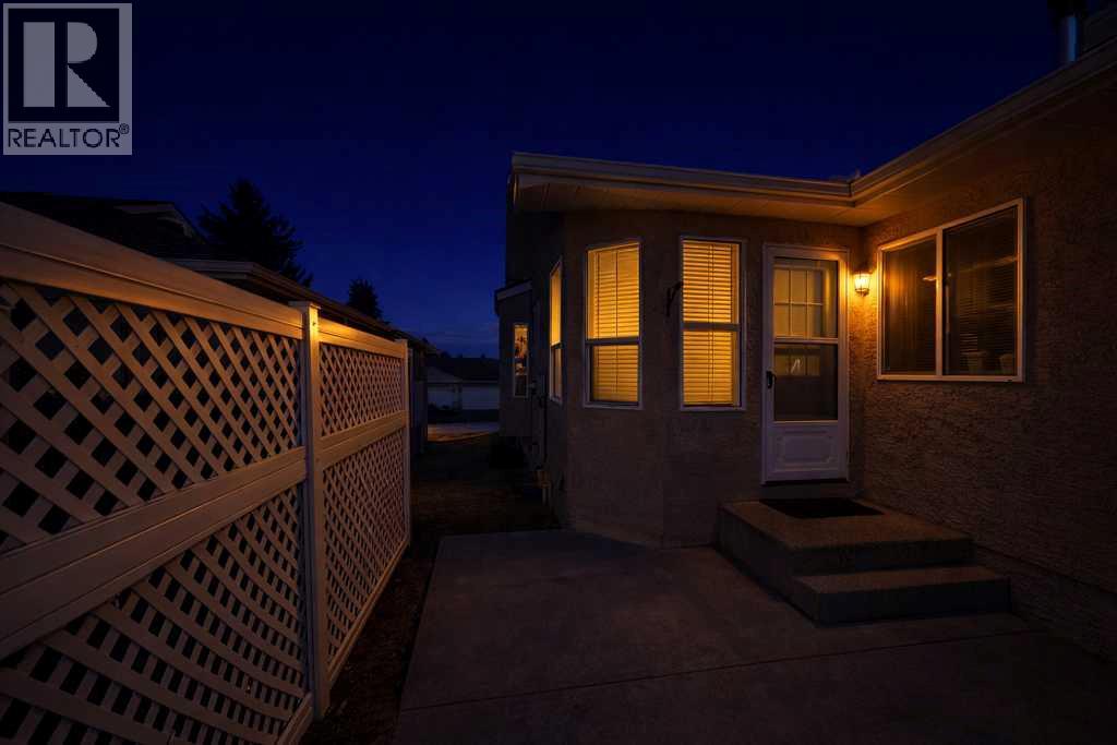 138 Sierra Morena Green Sw, Calgary, Alberta  T3H 3E4 - Photo 5 - A2287884