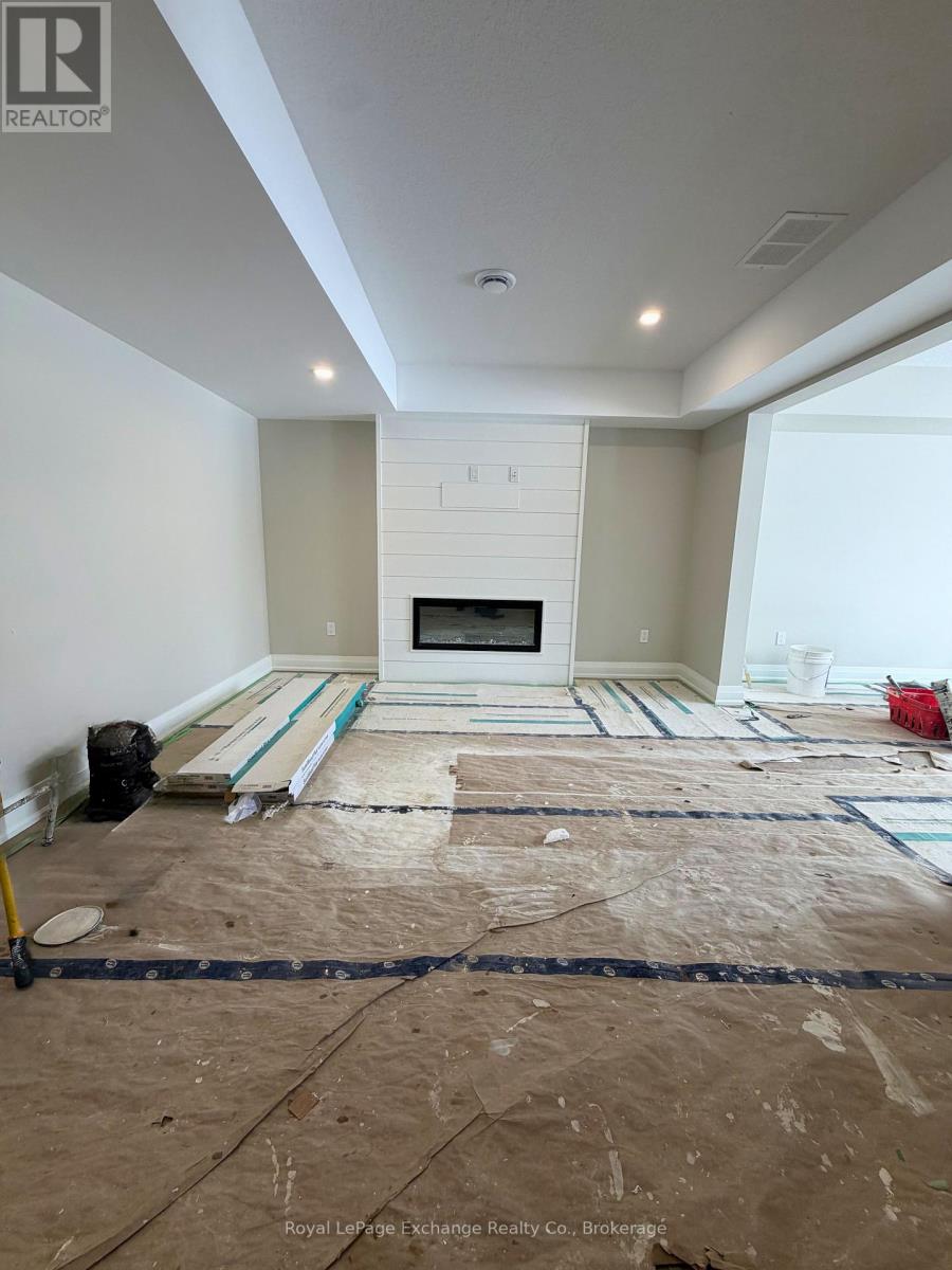 Unit 3 - 227 Bruce Street S, West Grey, Ontario  N0G 1R0 - Photo 10 - X12723436