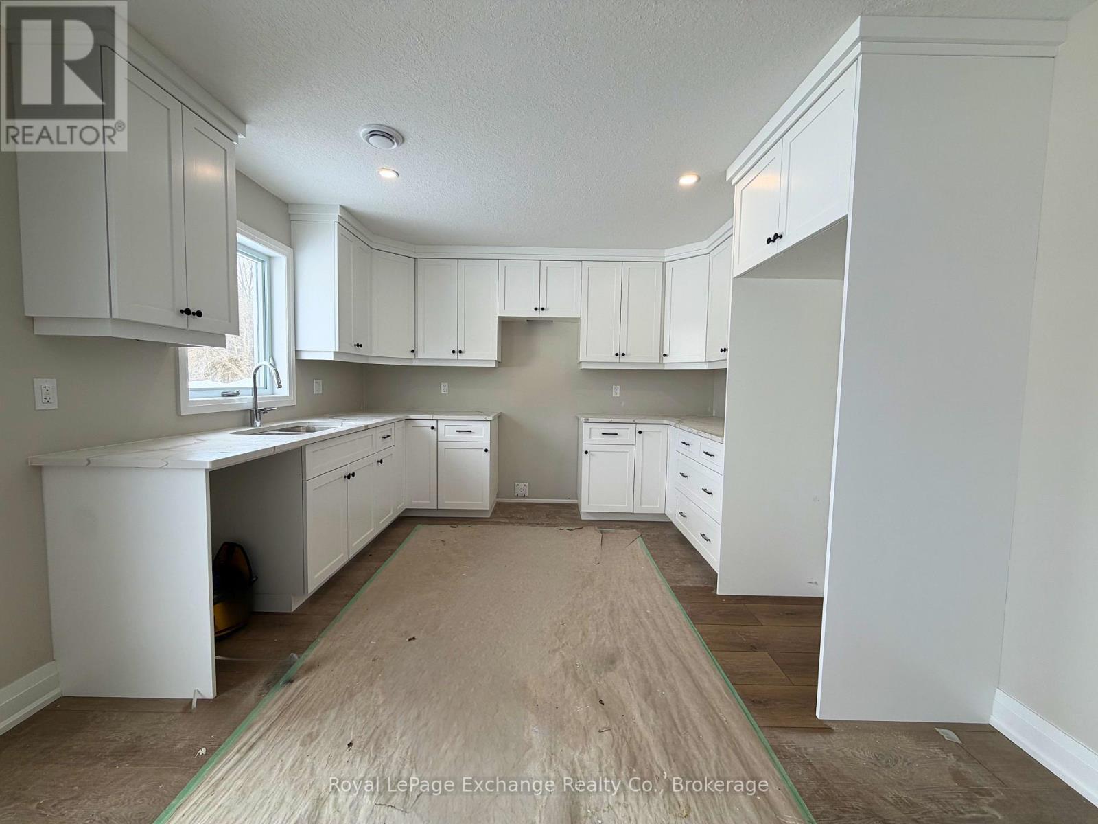 Unit 3 - 227 Bruce Street S, West Grey, Ontario  N0G 1R0 - Photo 12 - X12723436