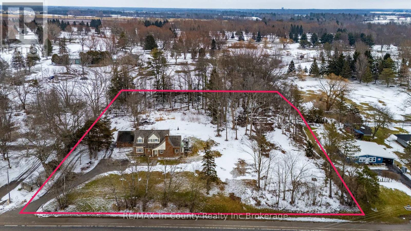 909 JAMES STREET, Norfolk, Ontario