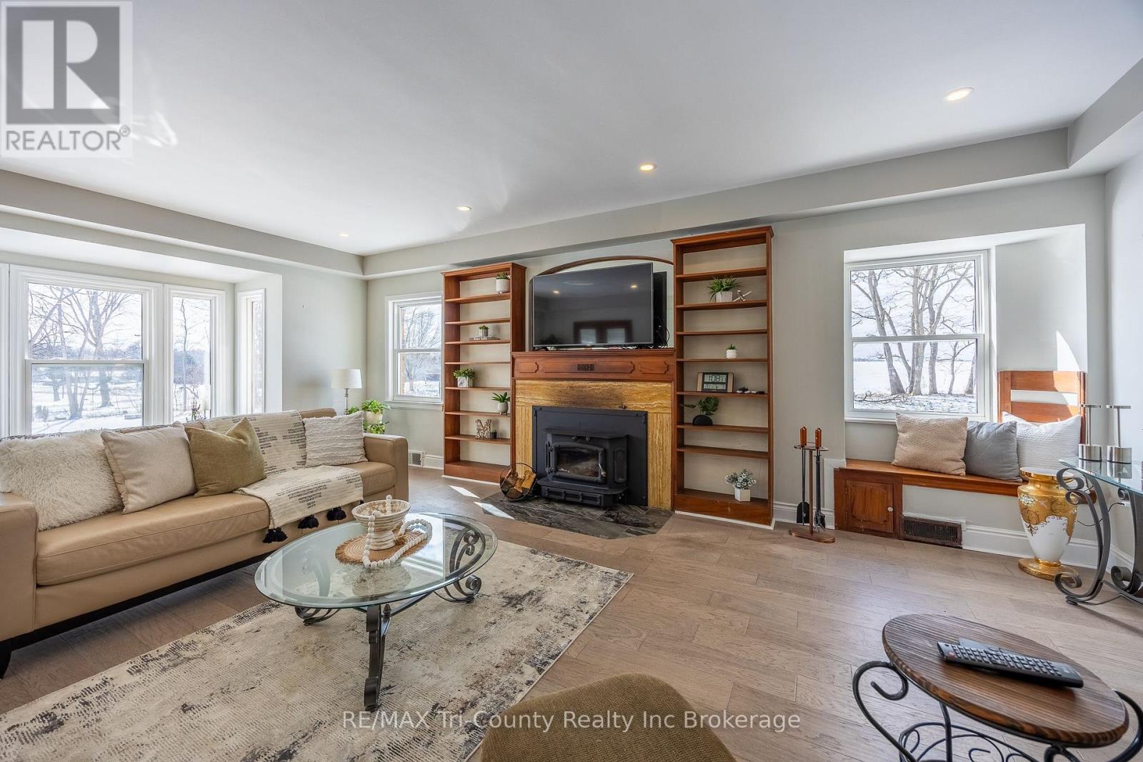 909 James Street, Norfolk, Ontario  N4B 2E3 - Photo 9 - X12820060