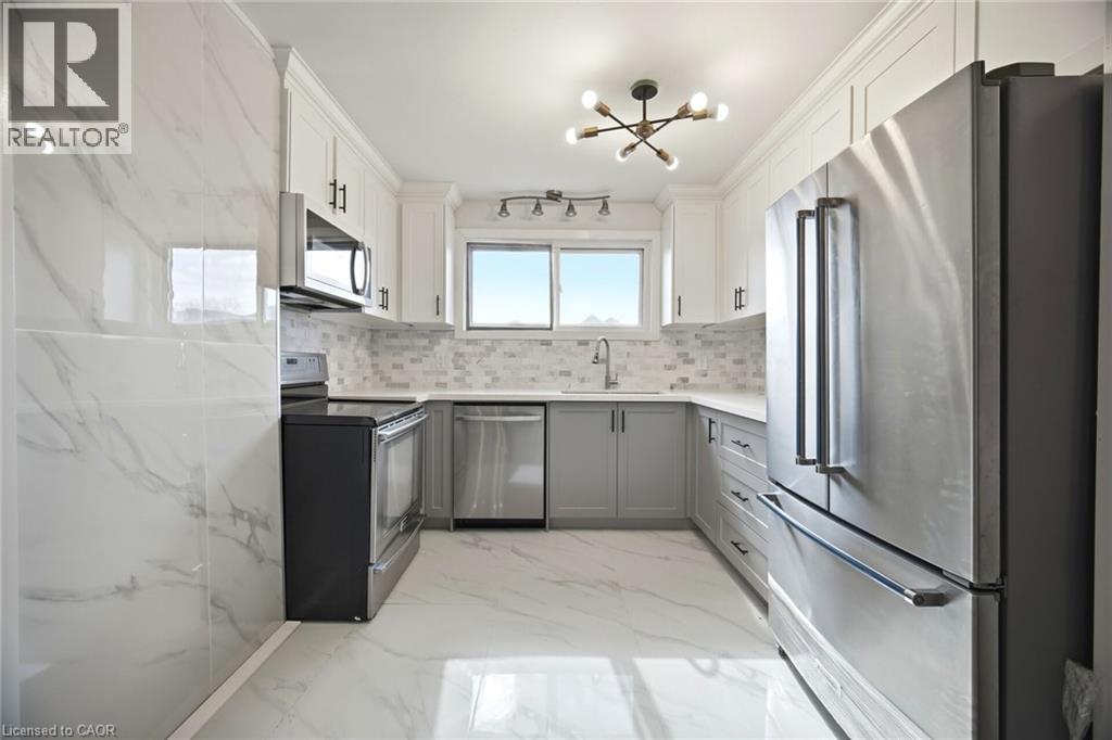 8 CLAUDETTE Gate, Hamilton, Ontario