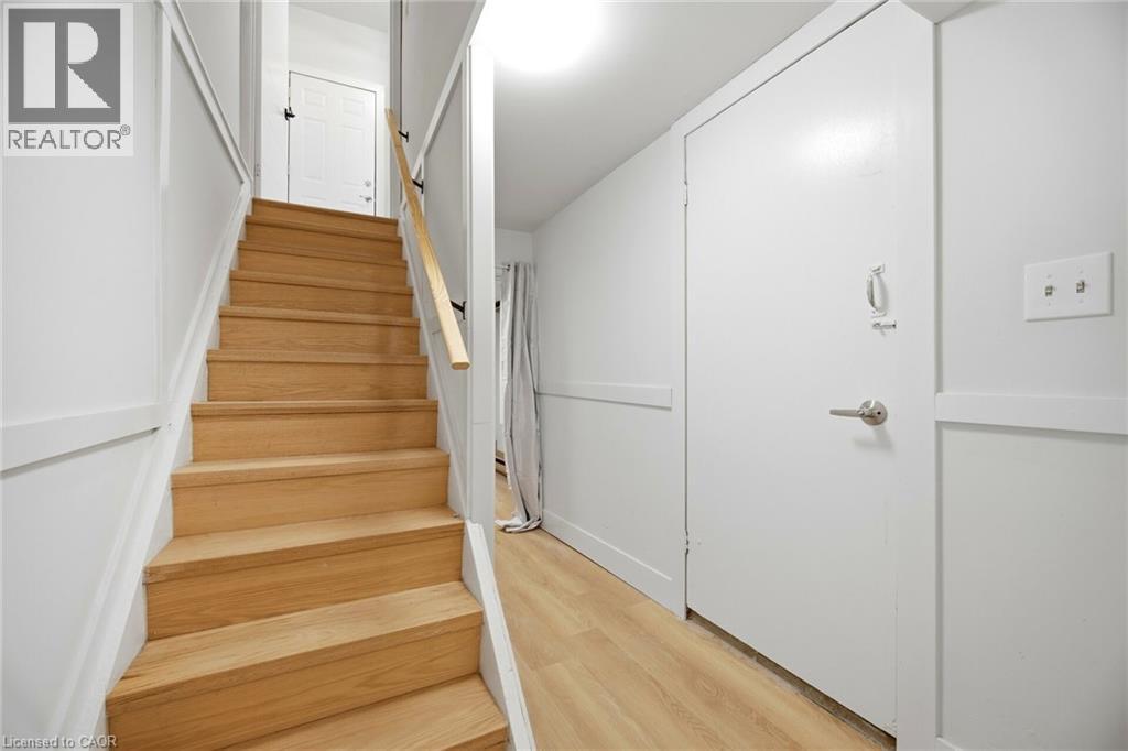 8 Claudette Gate, Hamilton, Ontario  L9B 1T5 - Photo 38 - 40807316