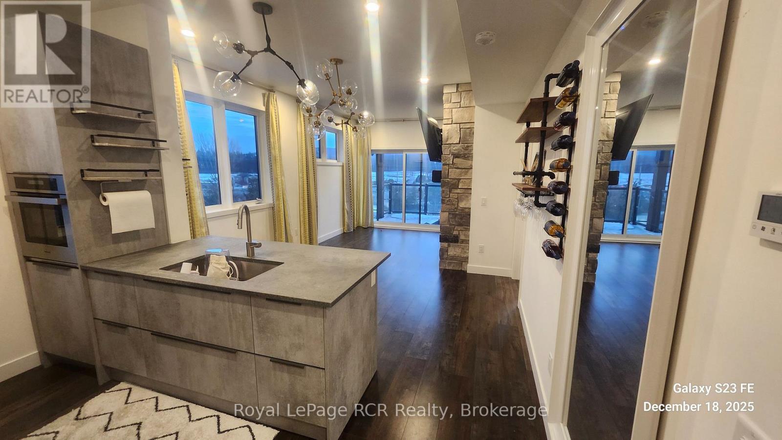 202 - 22 Beckwith Lane, Blue Mountains, Ontario  L9Y 0R4 - Photo 4 - X12819930