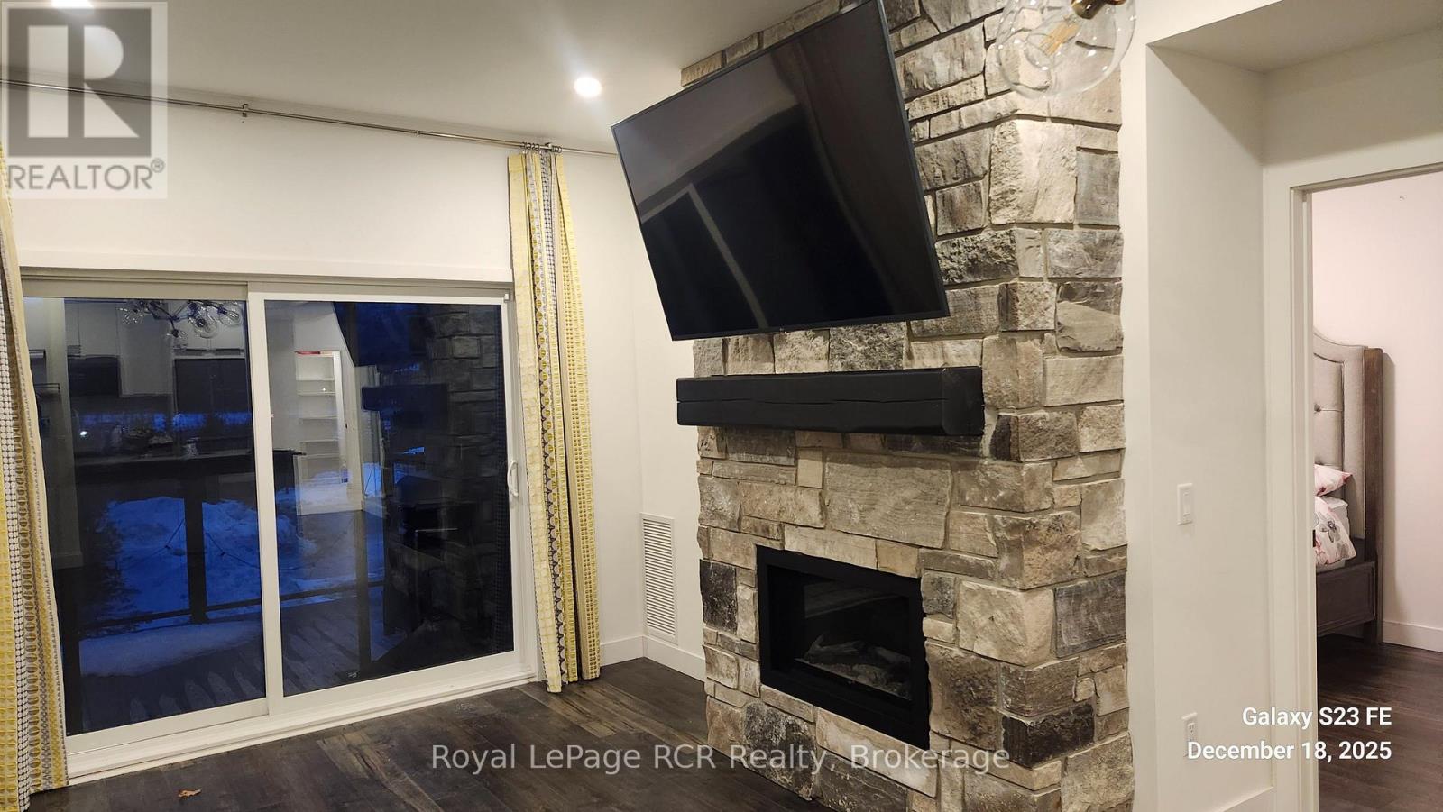 202 - 22 Beckwith Lane, Blue Mountains, Ontario  L9Y 0R4 - Photo 6 - X12819930