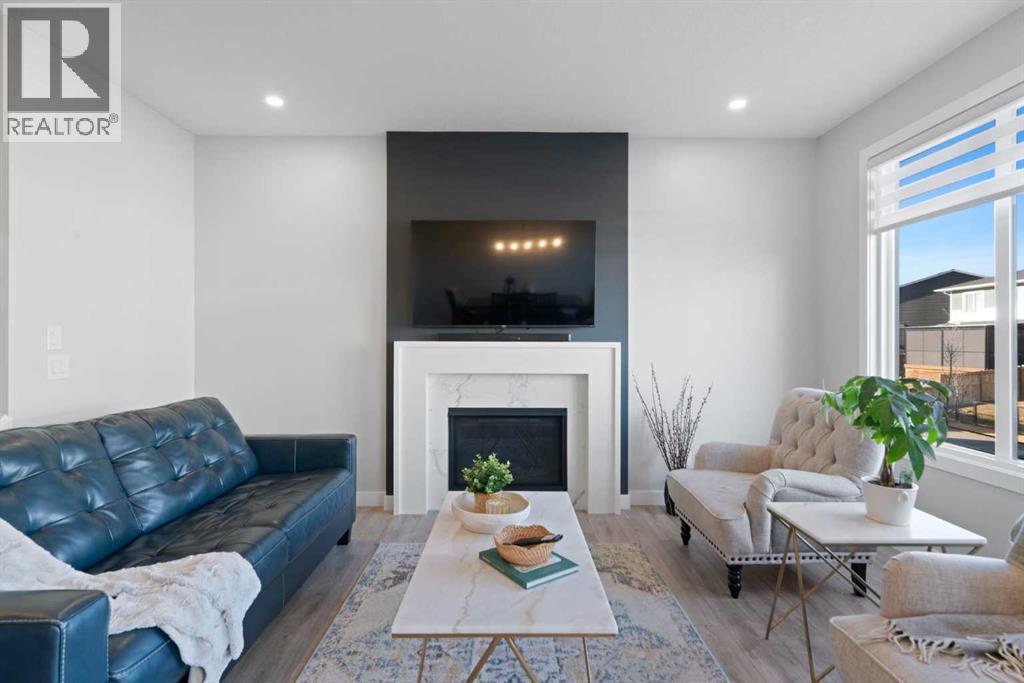 96 Emberside Glen, Cochrane, Alberta T4C 2L7 - Photo 3 - A2283709