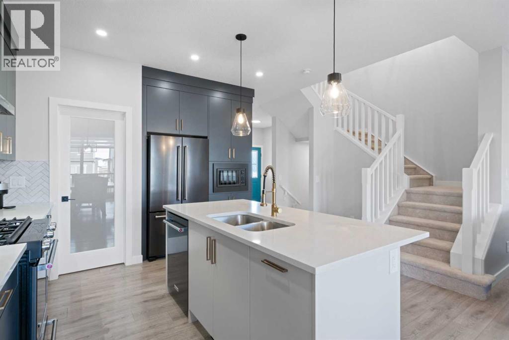 96 Emberside Glen, Cochrane, Alberta T4C 2L7 - Photo 11 - A2283709