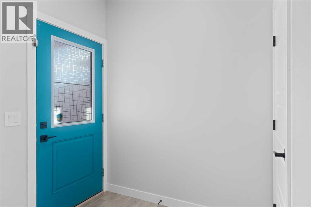 96 Emberside Glen, Cochrane, Alberta T4C 2L7 - Photo 6 - A2283709