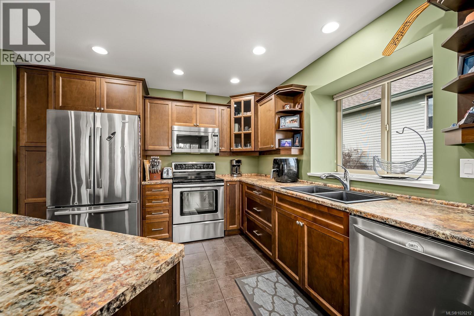 2684 Kendal Ave, Cumberland, British Columbia  V0R 1S0 - Photo 3 - 1026212