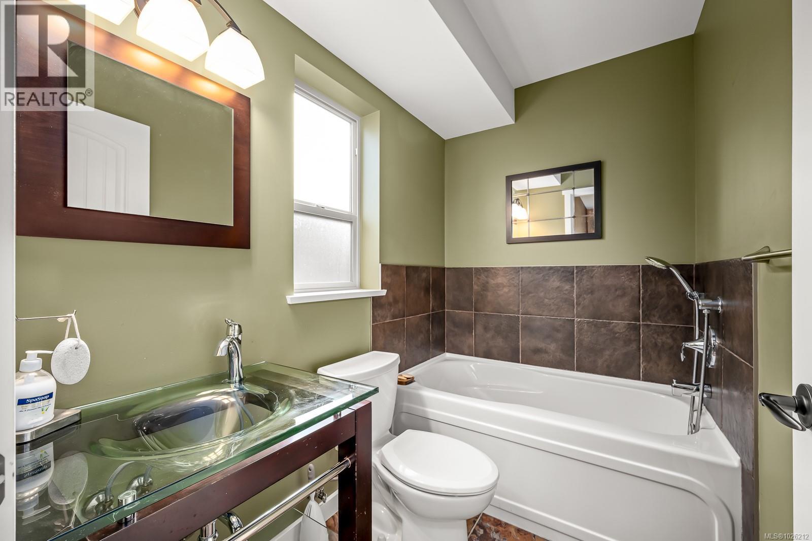 2684 Kendal Ave, Cumberland, British Columbia  V0R 1S0 - Photo 7 - 1026212