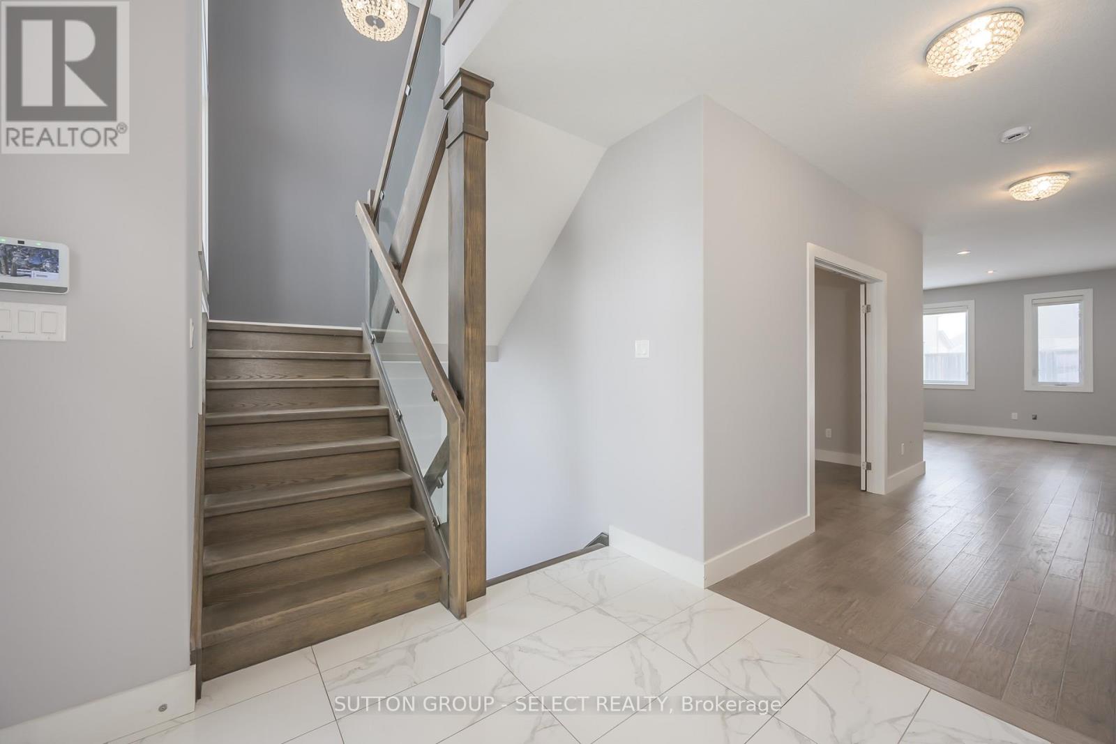 1062 Melsetter Way, London North, Ontario  N6G 0S4 - Photo 4 - X12819916