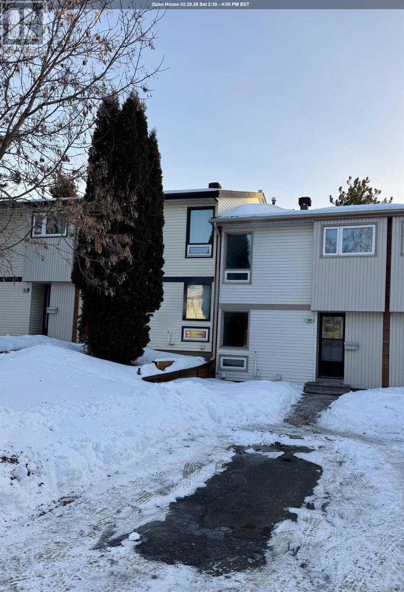 180 Varsity Row, Thunder Bay, Ontario