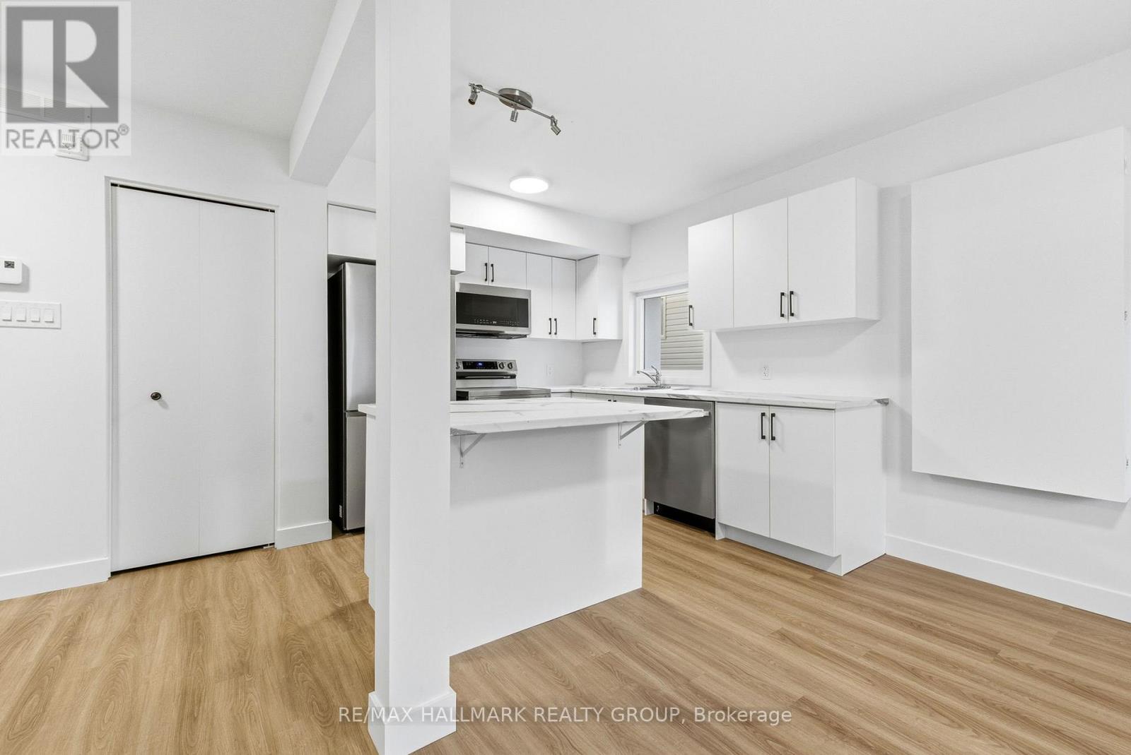 75 Genest Street, Ottawa, Ontario  K1L 7Z1 - Photo 3 - X12819938