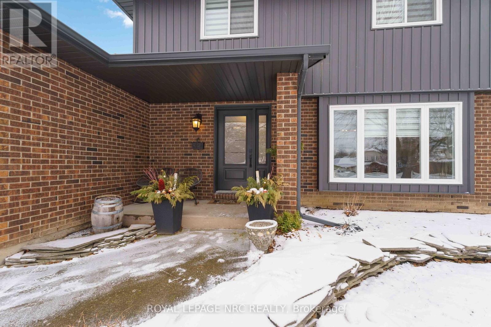 9 Woodgarden Court, St. Catharines, Ontario  L2M 7C9 - Photo 2 - X12820056