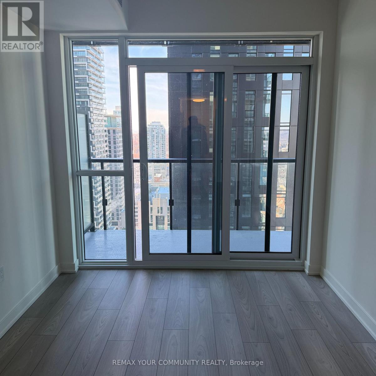 2704 - 110 Broadway Avenue, Toronto (Mount Pleasant West), Ontario  M4P 1V7 - Photo 5 - C12819894