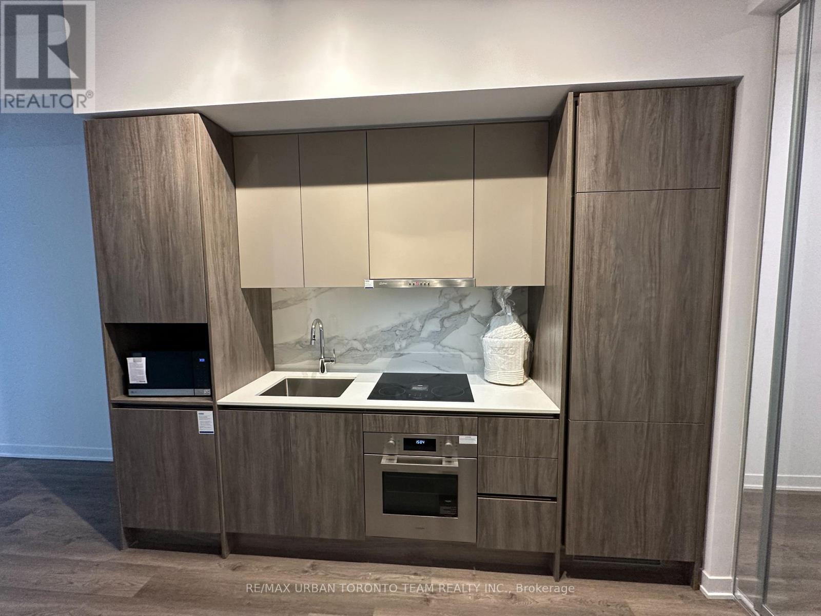 510 - 180 Front Street E, Toronto (Moss Park), Ontario  M5A 0K9 - Photo 2 - C12819998