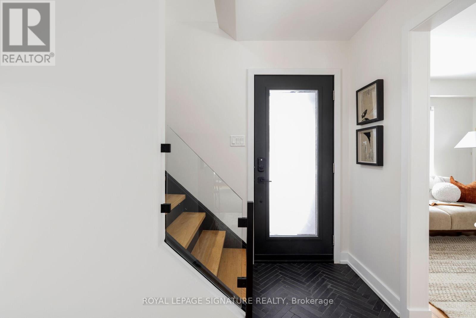 567 Downland Drive, Pickering, Ontario  L1W 3B1 - Photo 2 - E12820016