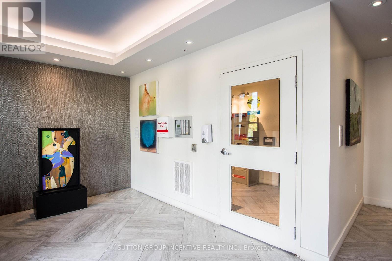 308 - 306 Essa Road, Barrie (0 West), Ontario  L9J 0H5 - Photo 4 - S12819912