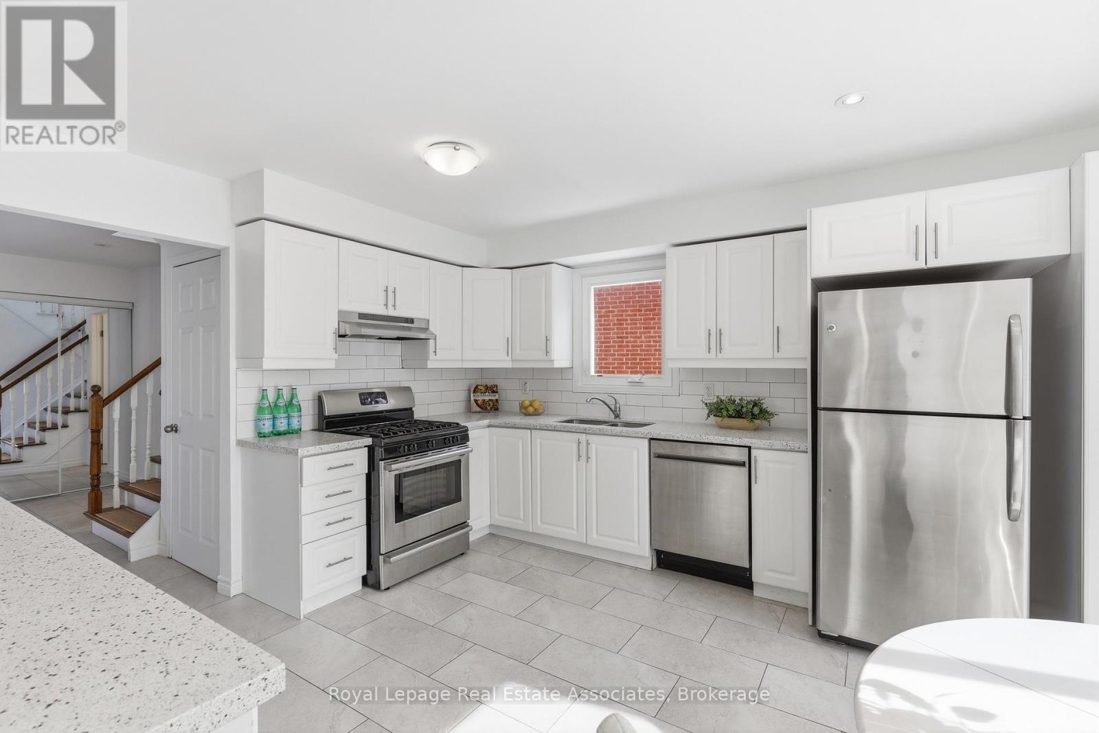 115 Coles Avenue, Vaughan, Ontario  L4L 1L8 - Photo 13 - N12819732