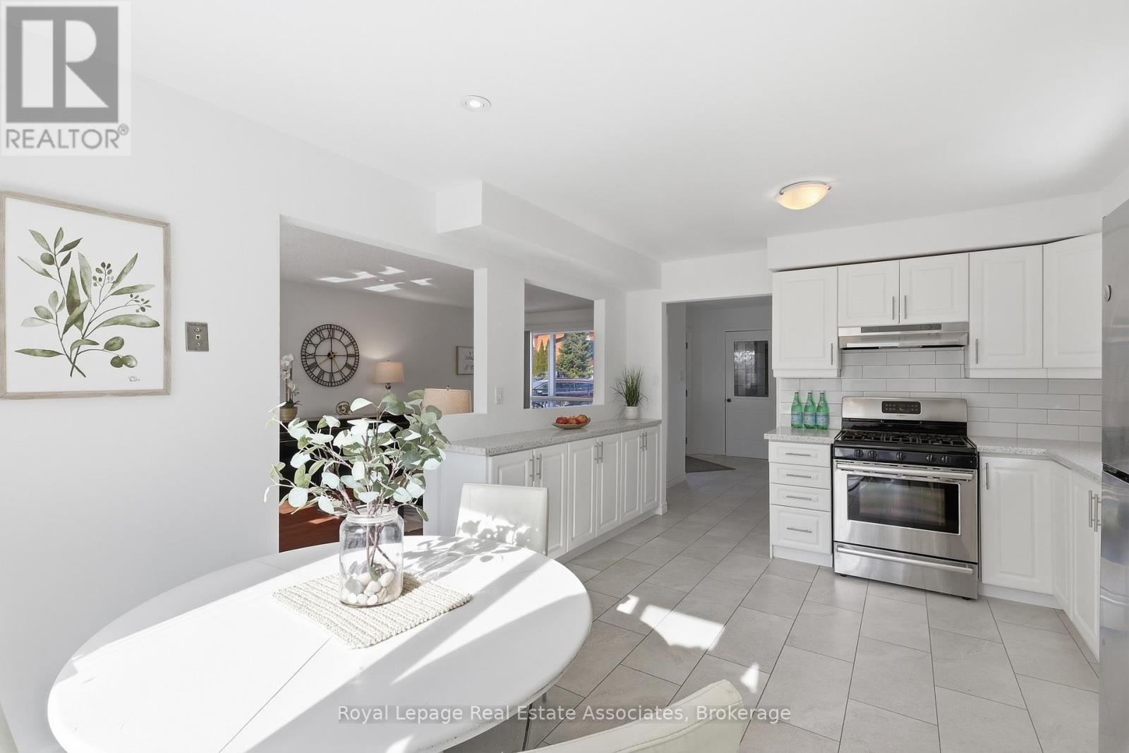 115 Coles Avenue, Vaughan, Ontario  L4L 1L8 - Photo 14 - N12819732