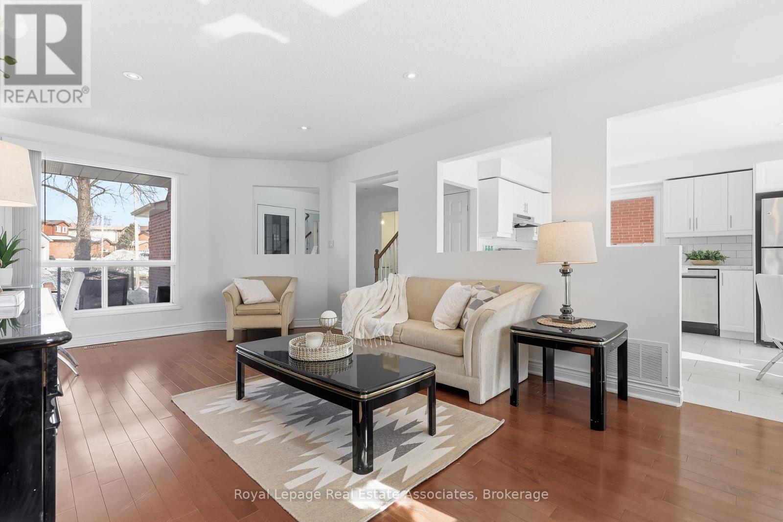 115 Coles Avenue, Vaughan, Ontario  L4L 1L8 - Photo 7 - N12819732